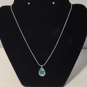 Artisan Shamrock teardrop pendant necklace, new, 16" chain w/3" extender chain